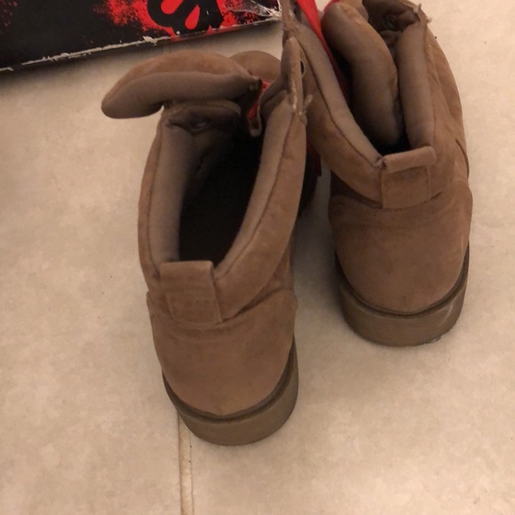 ❤️Closet Closing sale❤️LIKE NEW IN BOX FERGALICIOUS BOOTS - Picture 5 of 9